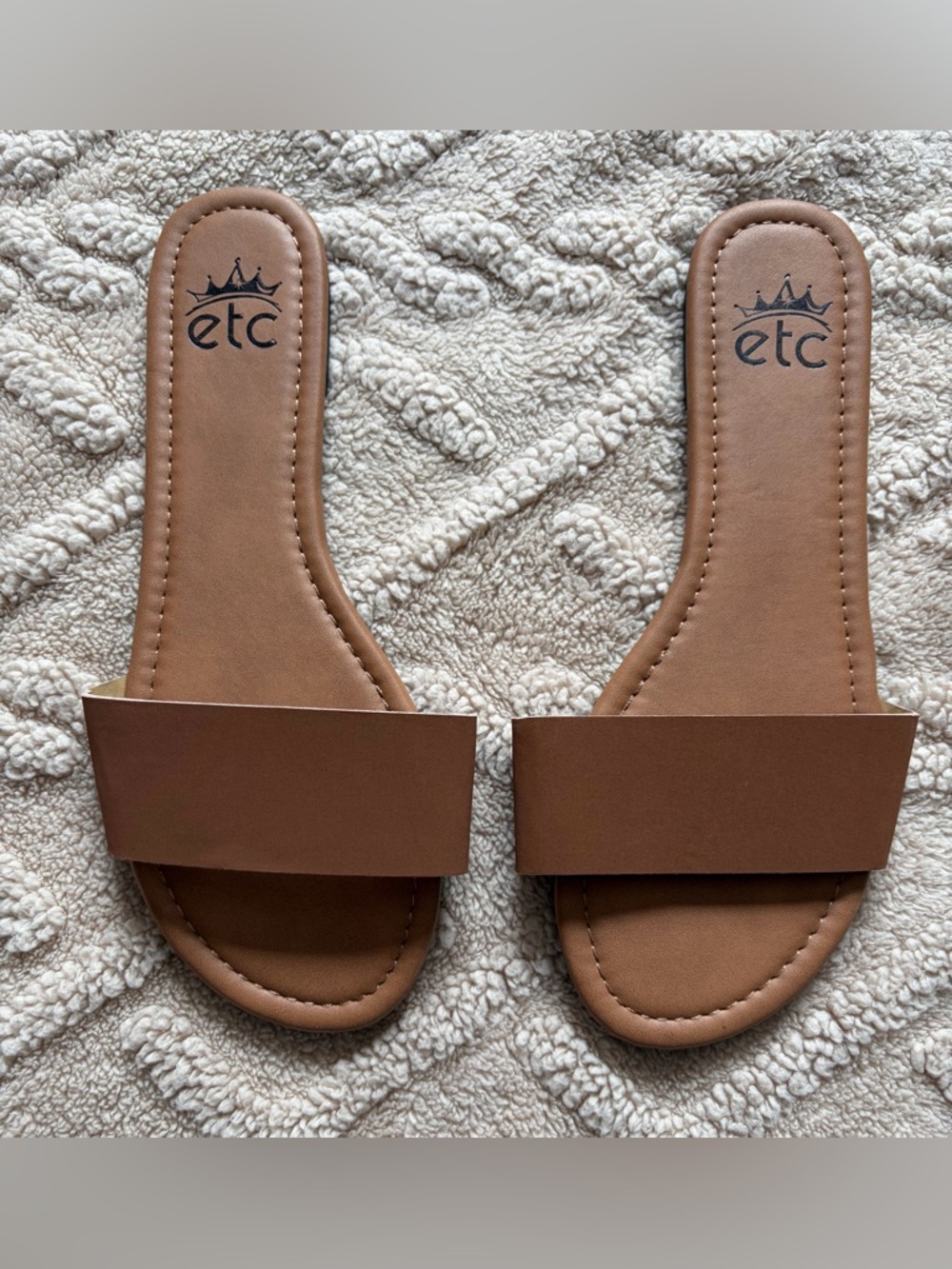 NWOT Women’s Tan Sandals - Thick Single Strap Hidden Heel Flip Flops, Size 9